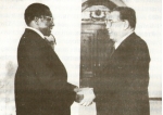 Премьер-министр Зимбабве Р. Мугамбе и президент КНДР Ким Ир Сен