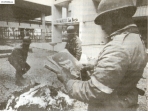 Вторая половина XX века. Чилийские солдаты жгут социалистическую литературу после переворота